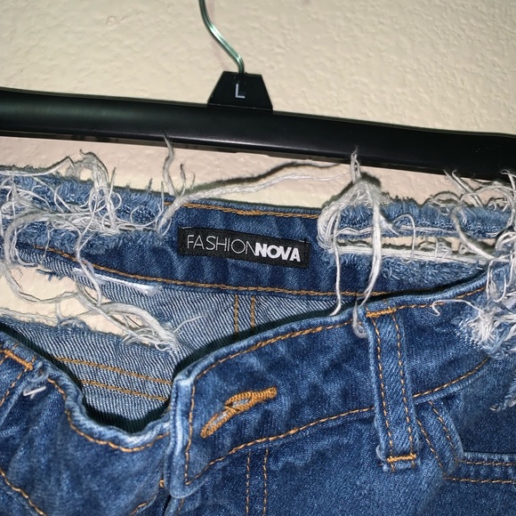 Fashion nova Ripped jeans - Picture 2 of 4